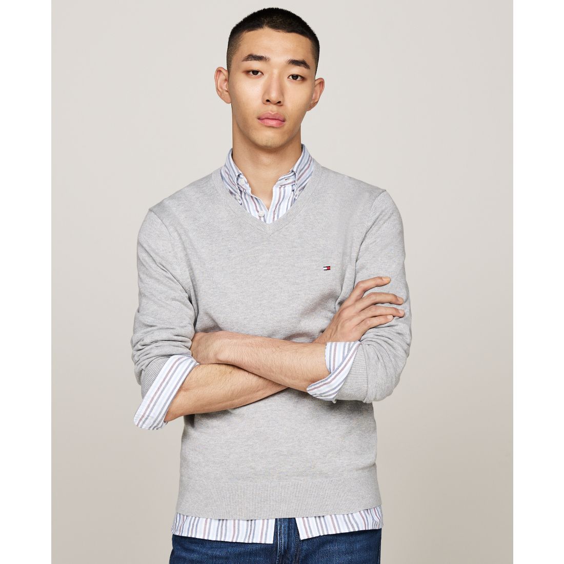 Tommy Hilfiger Men's Essential Solid V-Neck Sweater