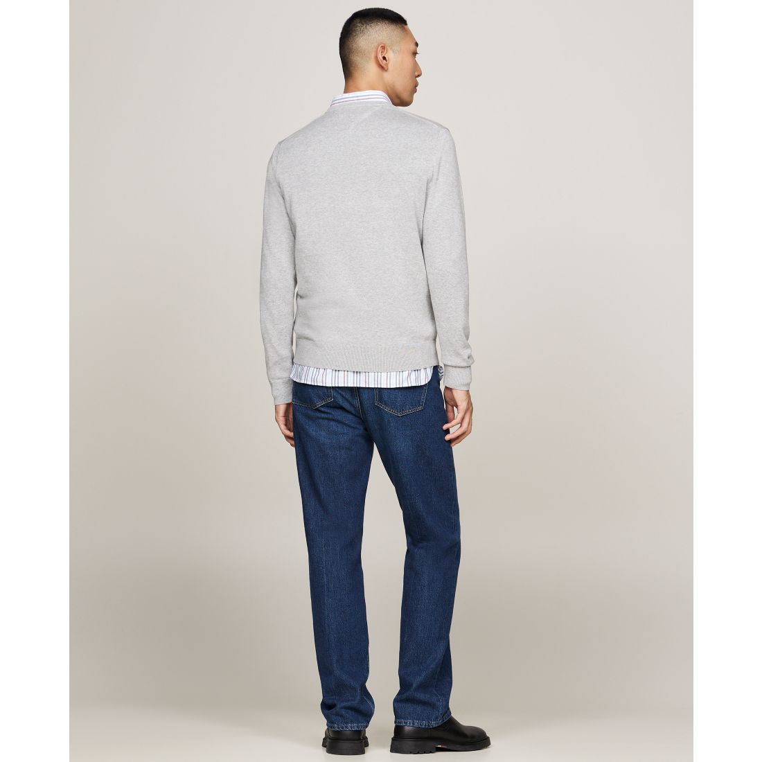 Tommy Hilfiger Men's Essential Solid V-Neck Sweater