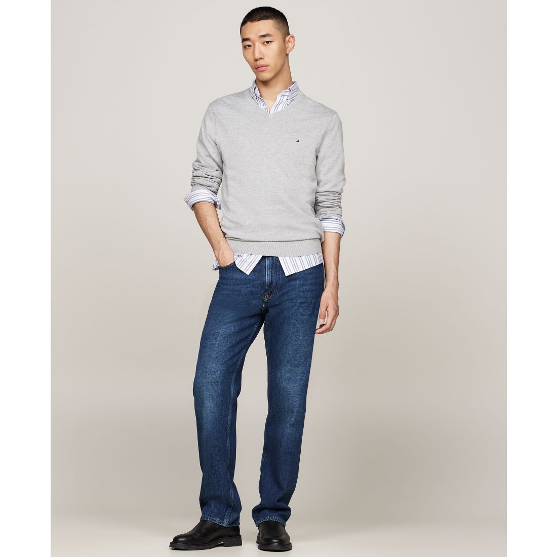 Tommy Hilfiger Men's Essential Solid V-Neck Sweater