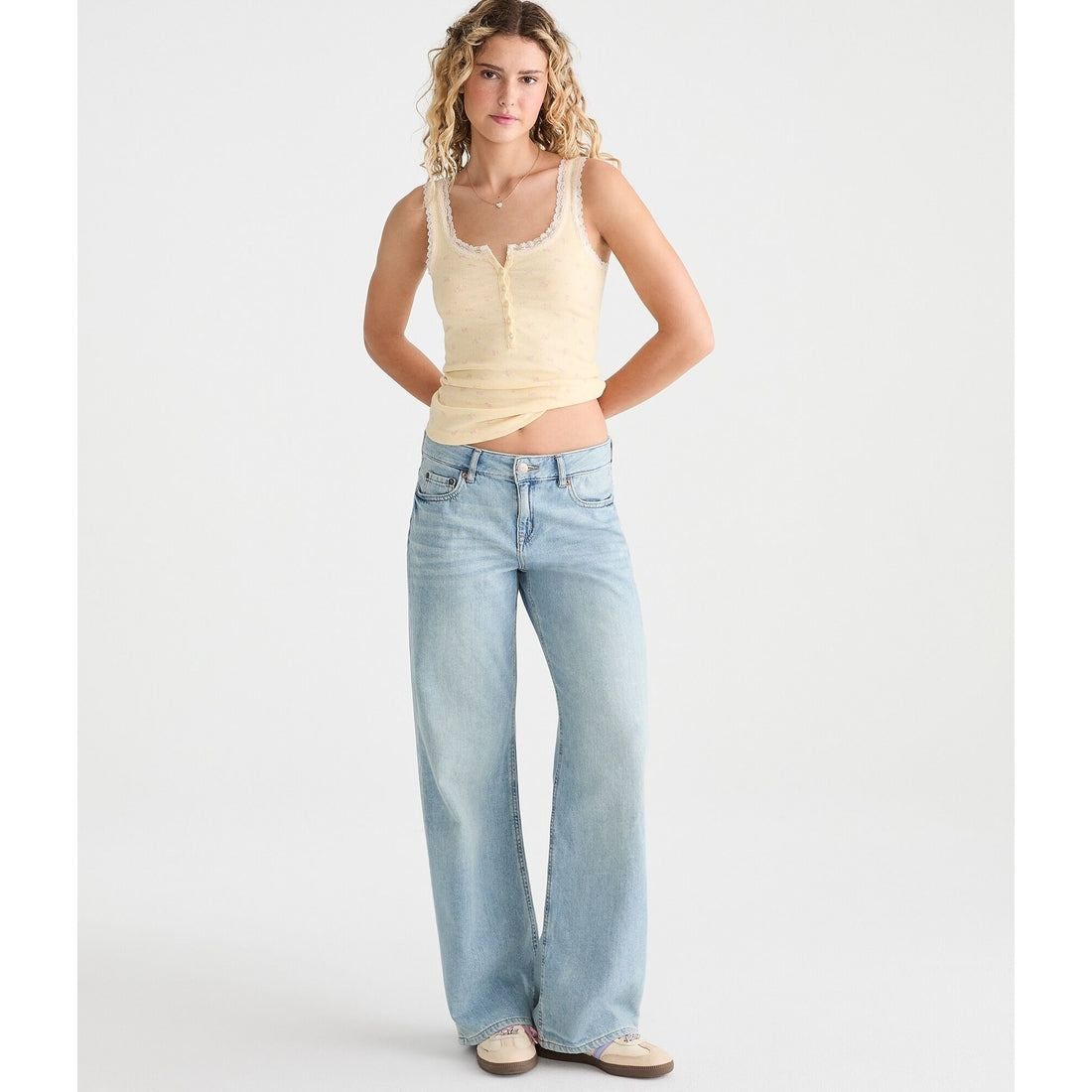 Low-Rise Baggy Wide Leg Jean