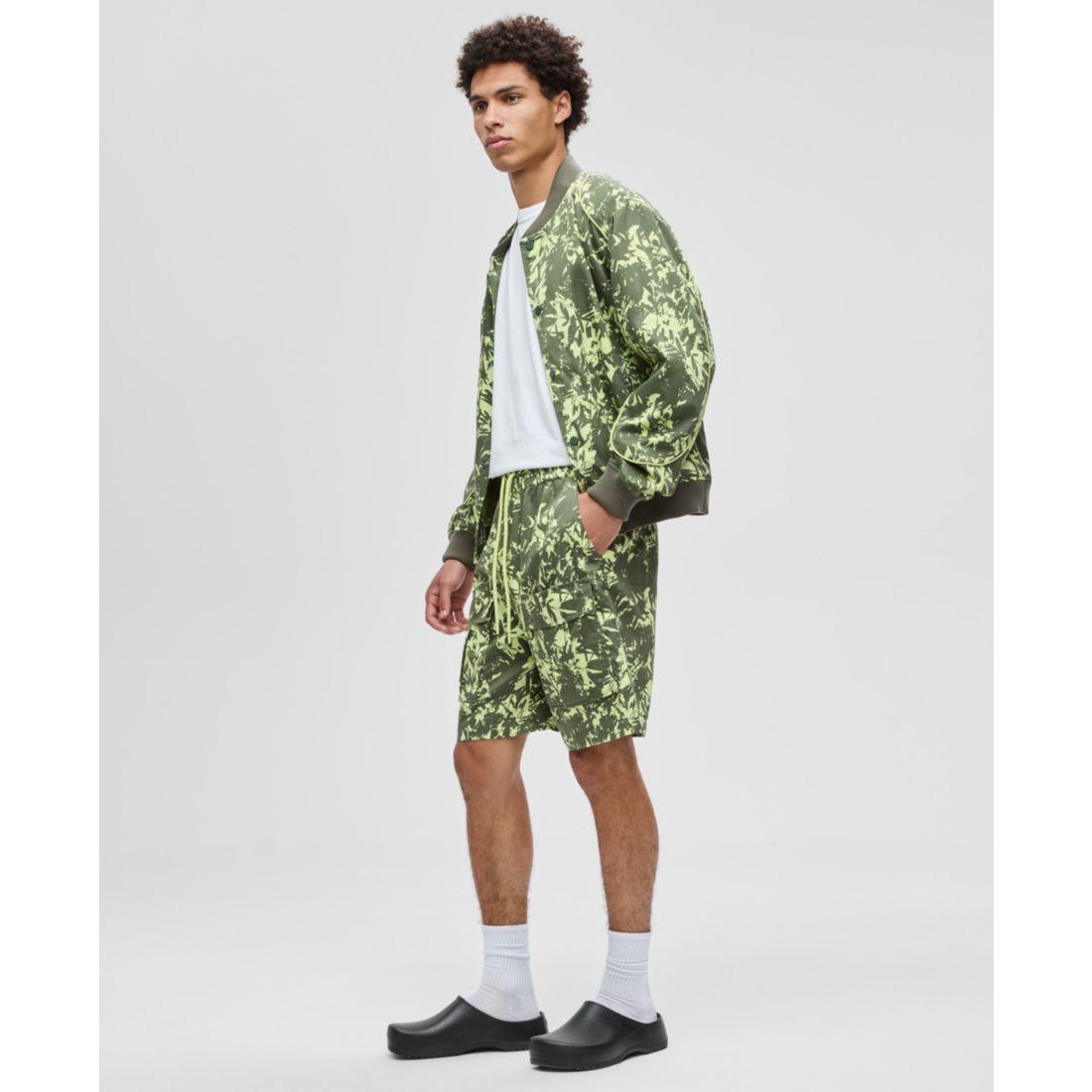 Mode of One Men's Abstracted Floral Regular-Fit Printed 9" Cargo Shorts, Macy's Exclusive