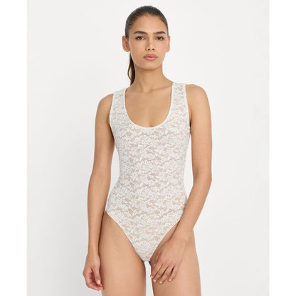 Good American Women's Stretch Lace Scoop Neck Tank Bodysuit, Regular & Plus Size