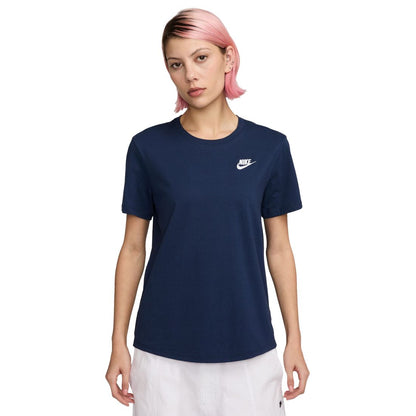 Nike Women's Sportswear Club Essentials T-Shirt