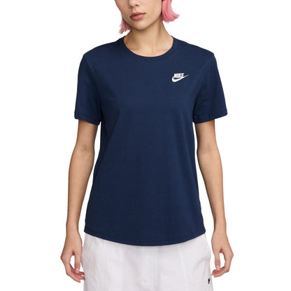 Nike Women's Sportswear Club Essentials T-Shirt
