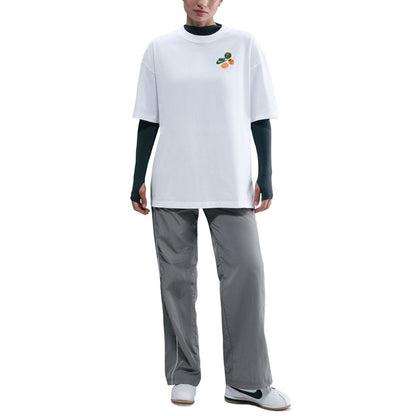 Nike Sportswear Women's Oversized Short-Sleeve Graphic T-Shirt