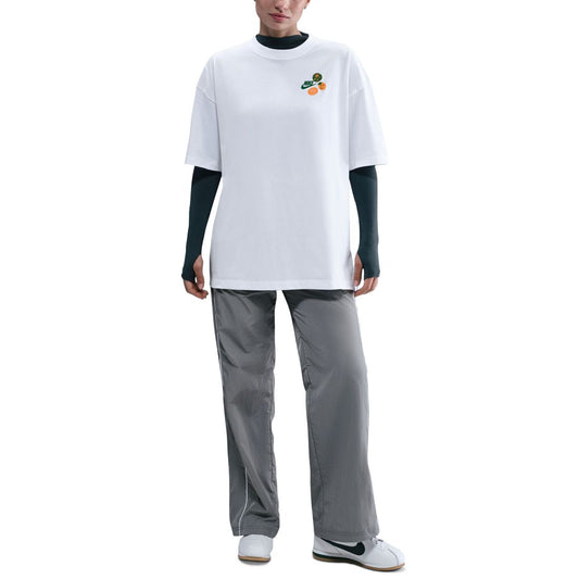 Nike Sportswear Women's Oversized Short-Sleeve Graphic T-Shirt