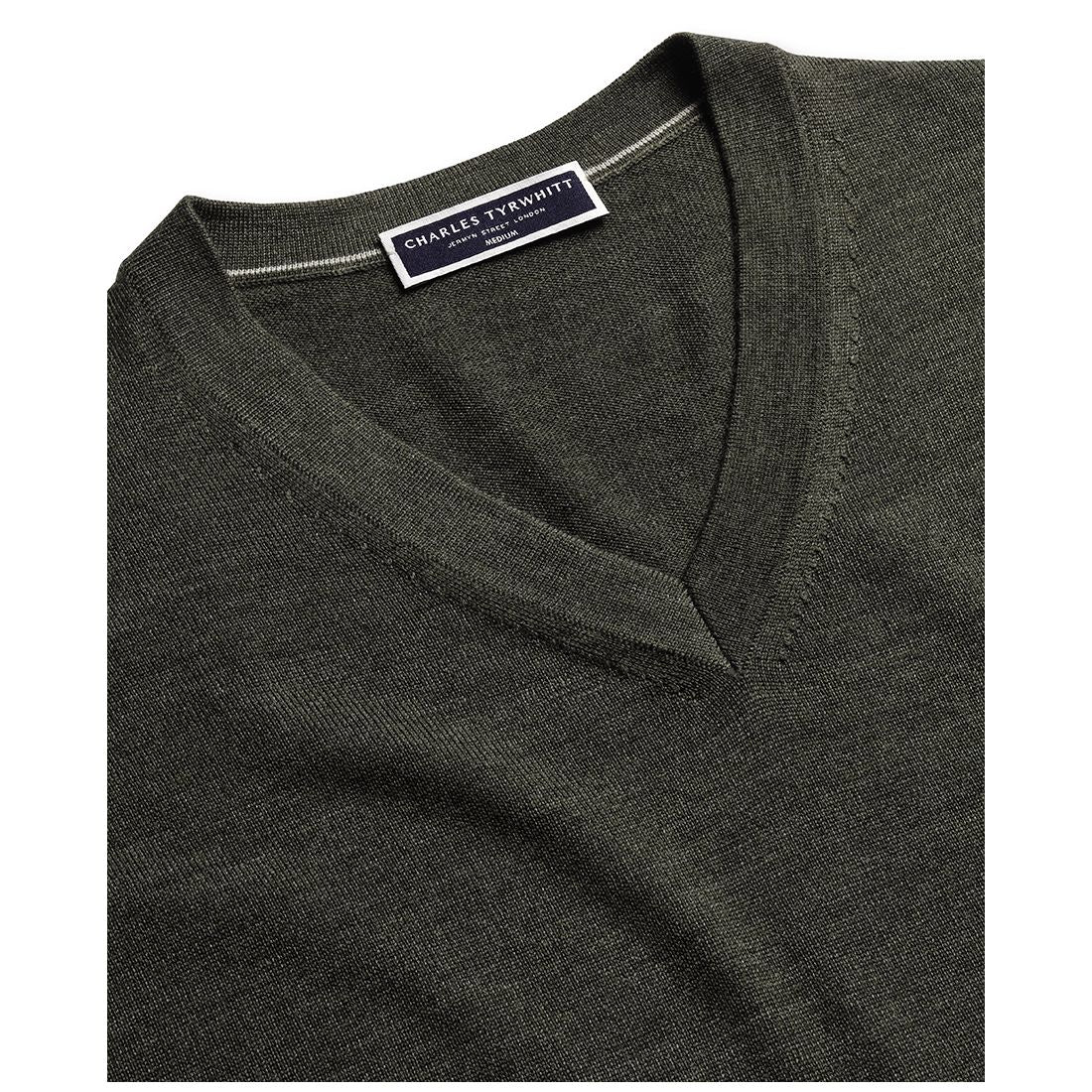 Charles Tyrwhitt Men's V-Neck Regular-Fit Sweater