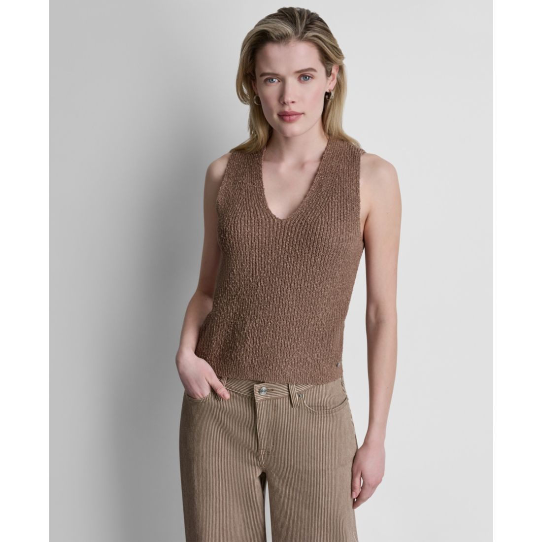 Dkny Jeans Women's Sleeveless V-Neck Rib Logo Charm Cotton Slub Sweater