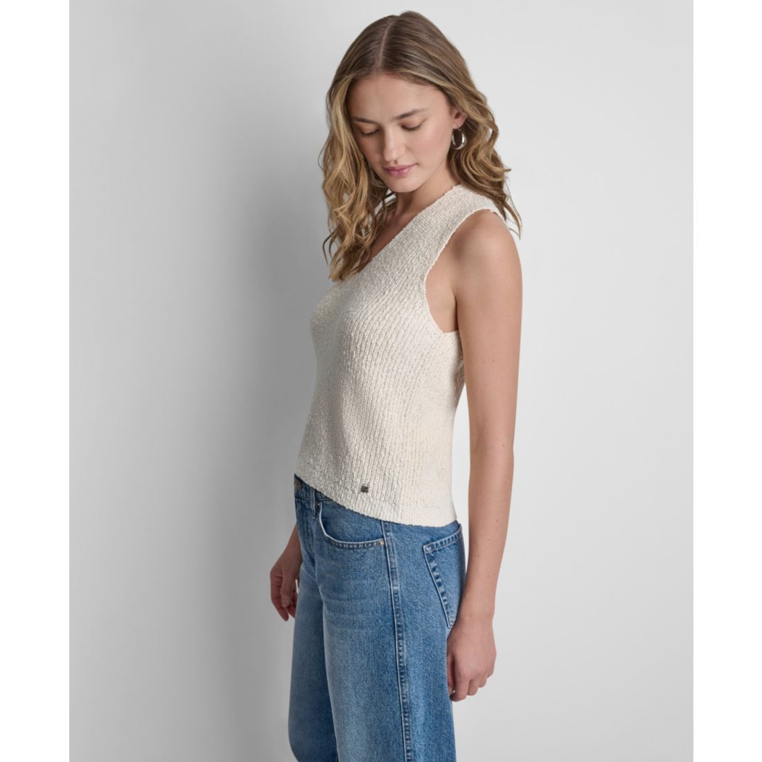 Dkny Jeans Women's Sleeveless V-Neck Rib Logo Charm Cotton Slub Sweater