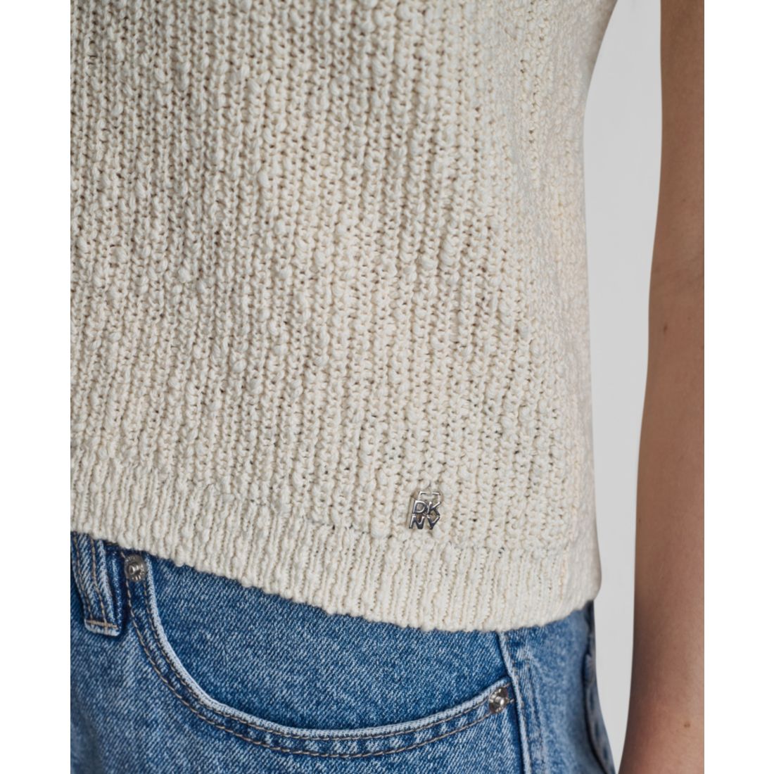Dkny Jeans Women's Sleeveless V-Neck Rib Logo Charm Cotton Slub Sweater