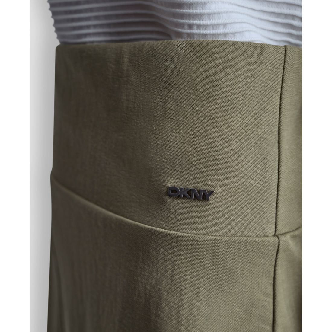 Dkny Women's Arid Pique Mini Logo Emblem Slit A-Line Skirt
