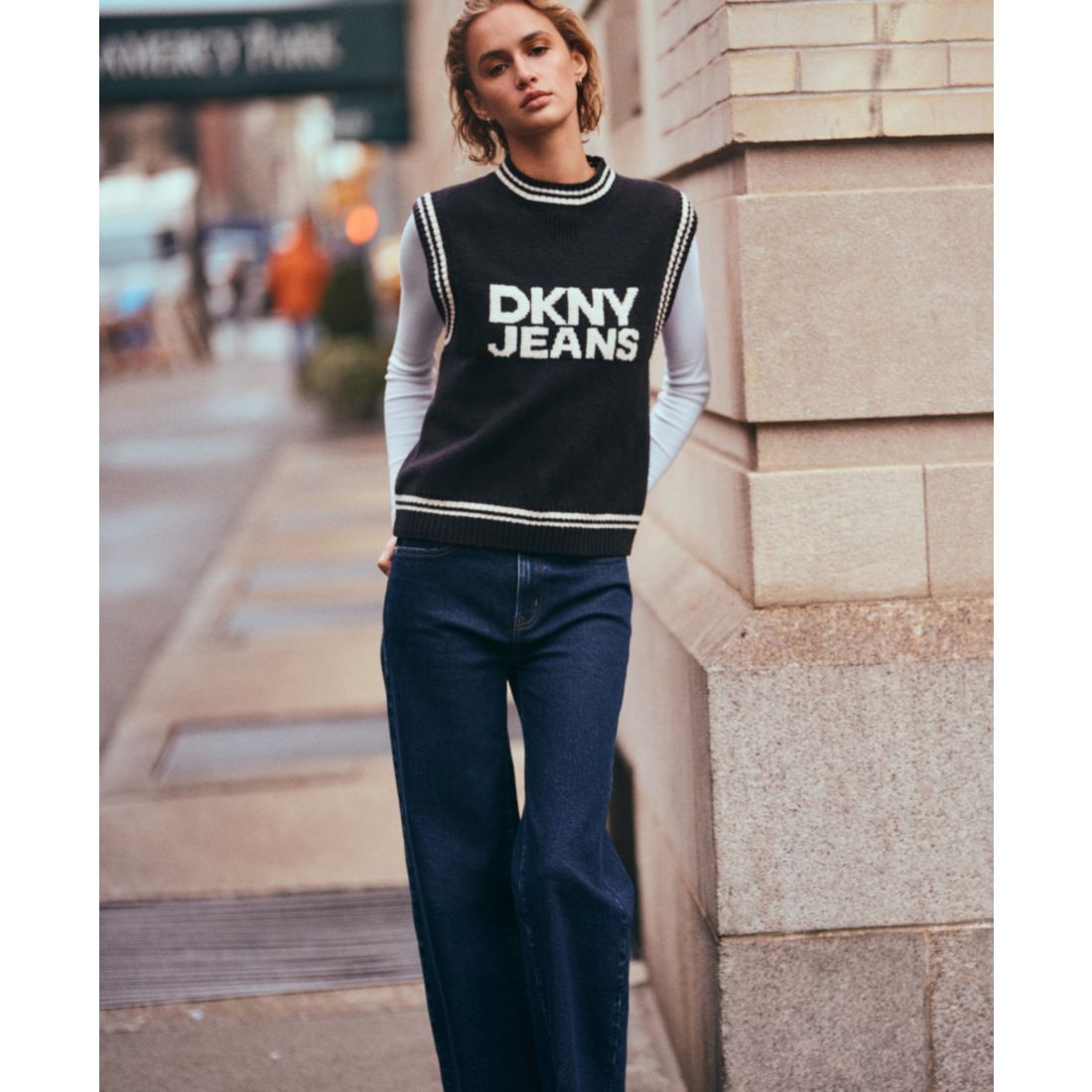 Dkny Jeans Women's Logo Detail Sleeveless Sweater