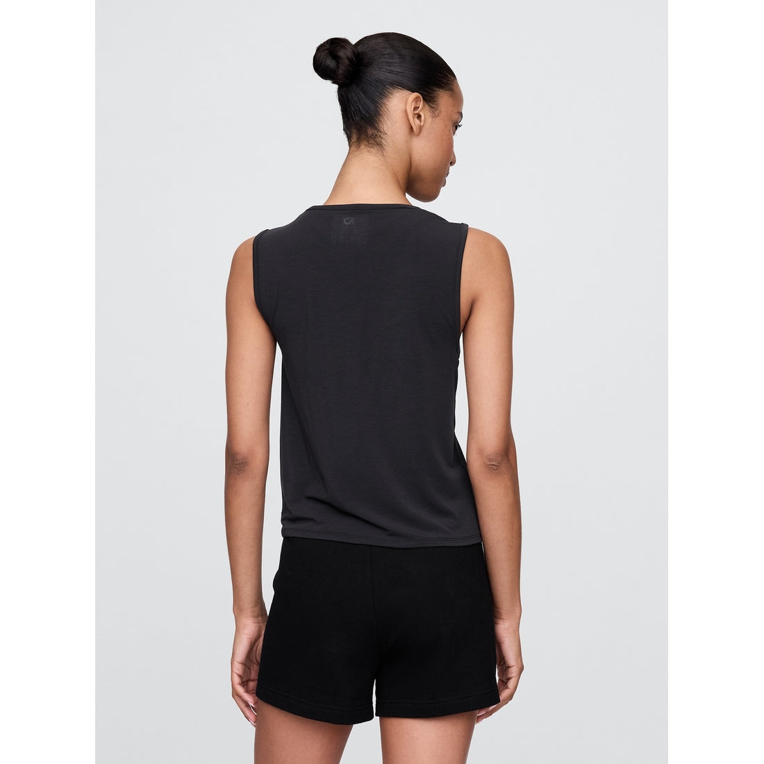 GapFit Breathe Twist-Front Tank Top