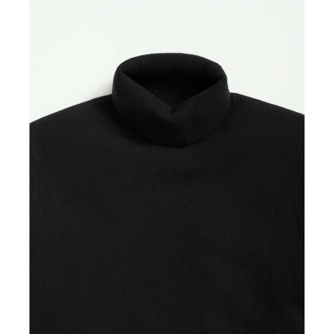 3-Ply Cashmere Turtleneck Sweater