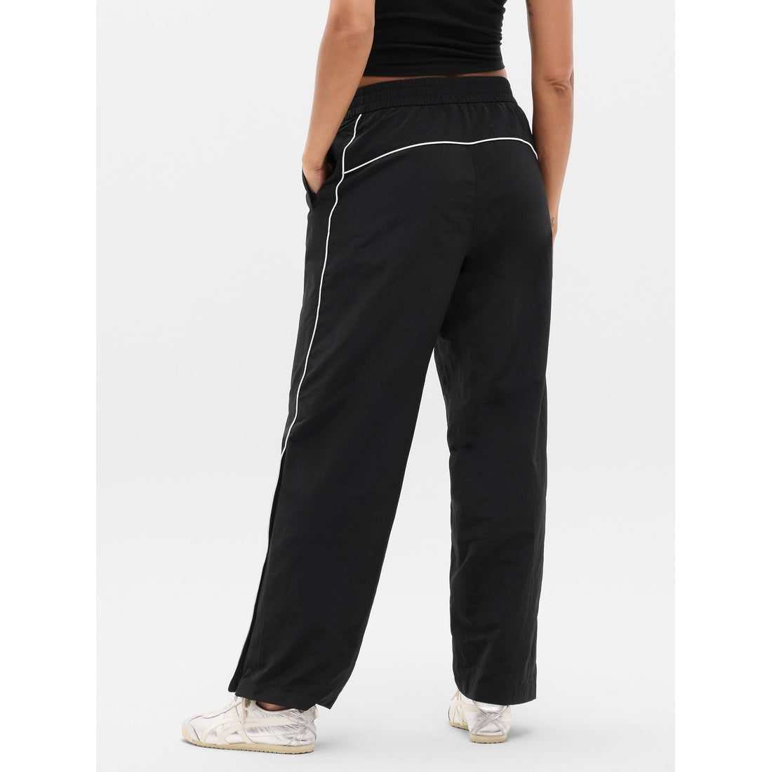 Women's On The Move Mid Rise Track Pant