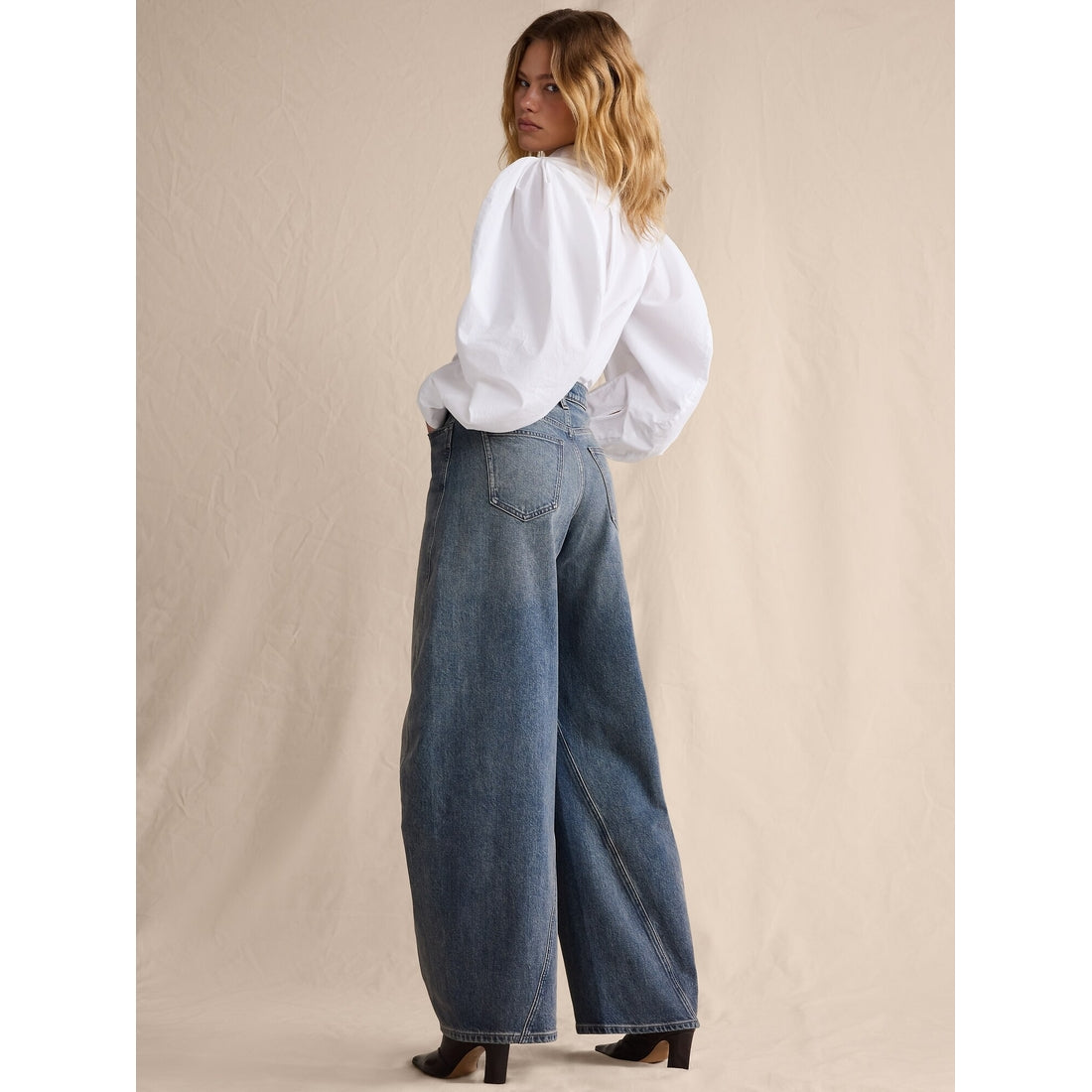 Women's High-Rise Loose Barrel Jean