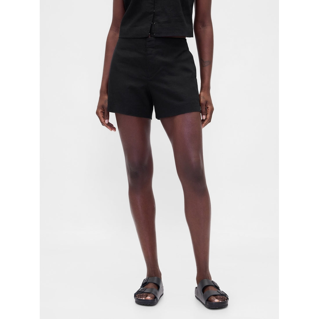Women's 4" Mid Rise Linen-Blend Shorts