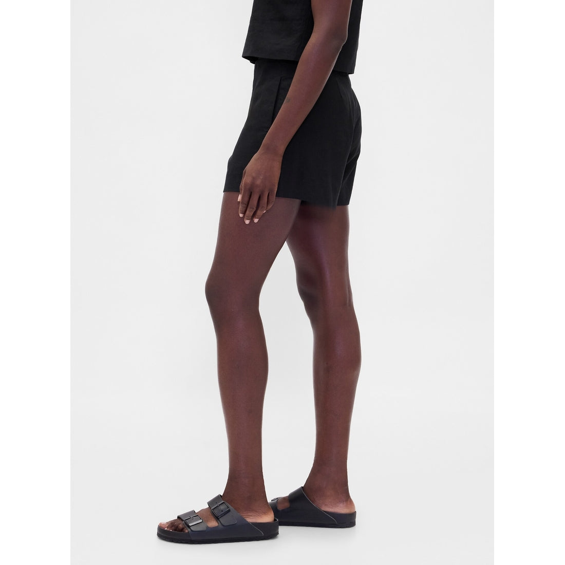 Women's 4" Mid Rise Linen-Blend Shorts