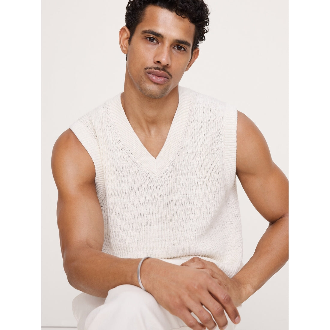 Men's Cotton-Linen Slub V-Neck Sweater Vest