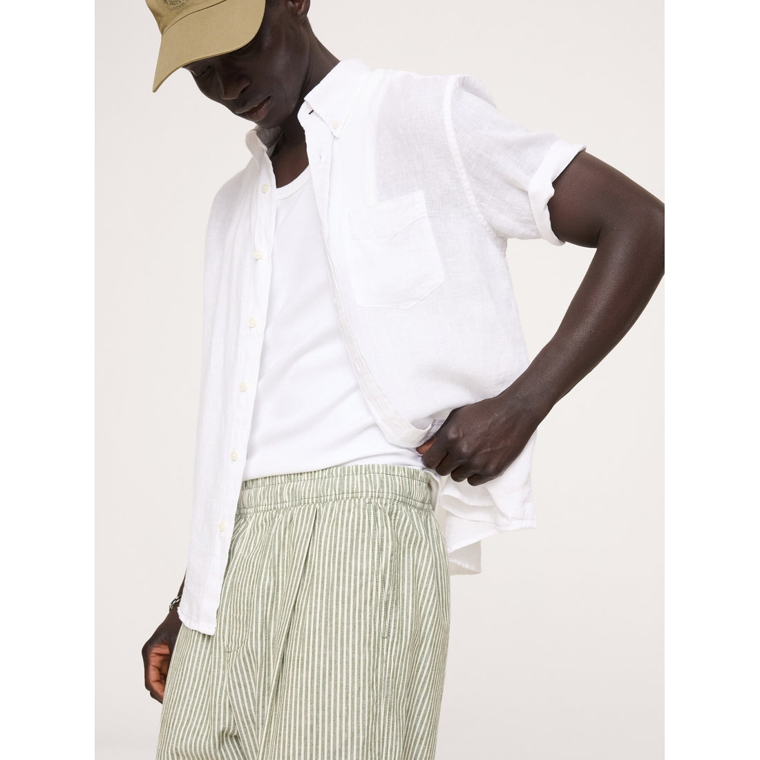 Men's Relaxed Linen-Cotton Pleated Pull-On Pant