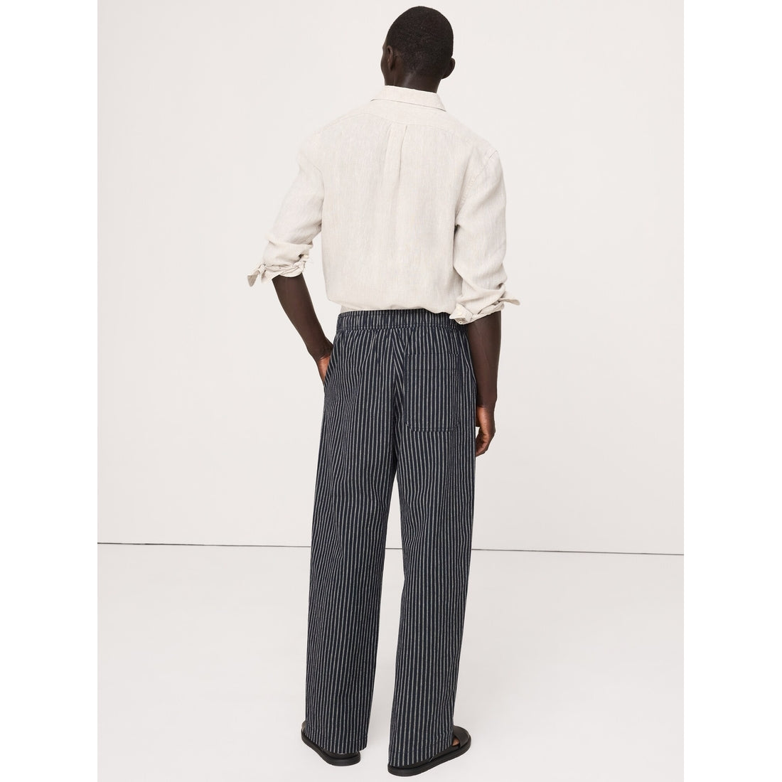 Men's Relaxed Linen-Cotton Pleated Pull-On Pant