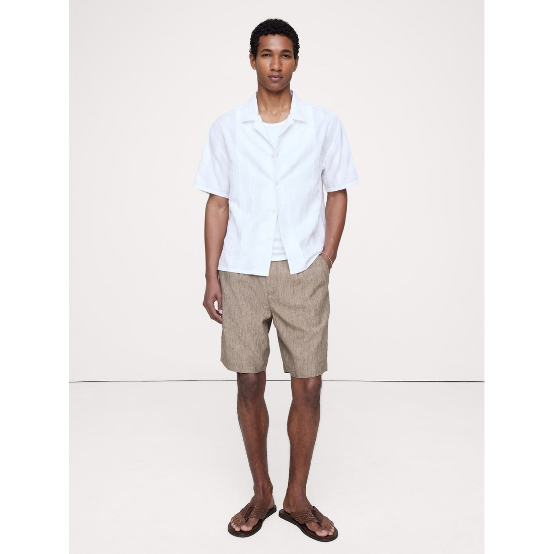 Men's 9" Pleated Linen-Cotton Pull-On Short